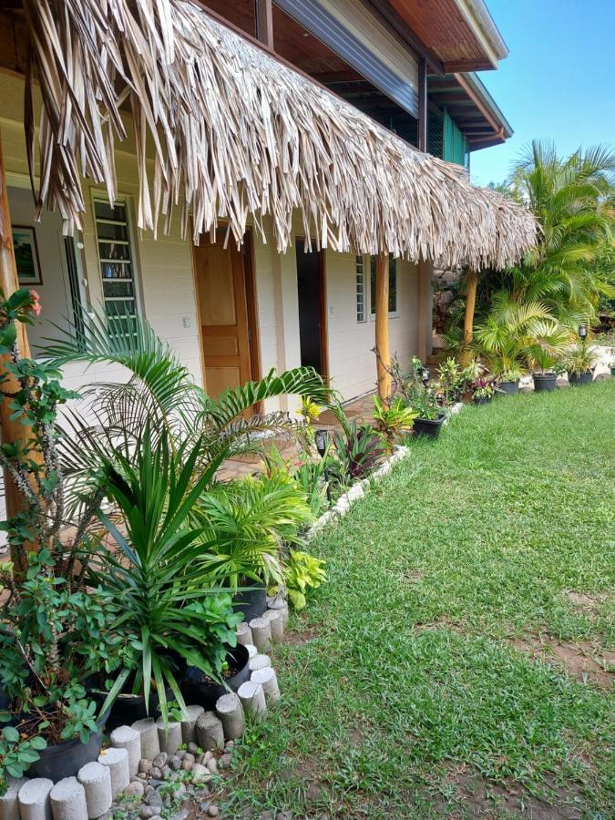 Manaeva Lodge パペーテ エクステリア 写真