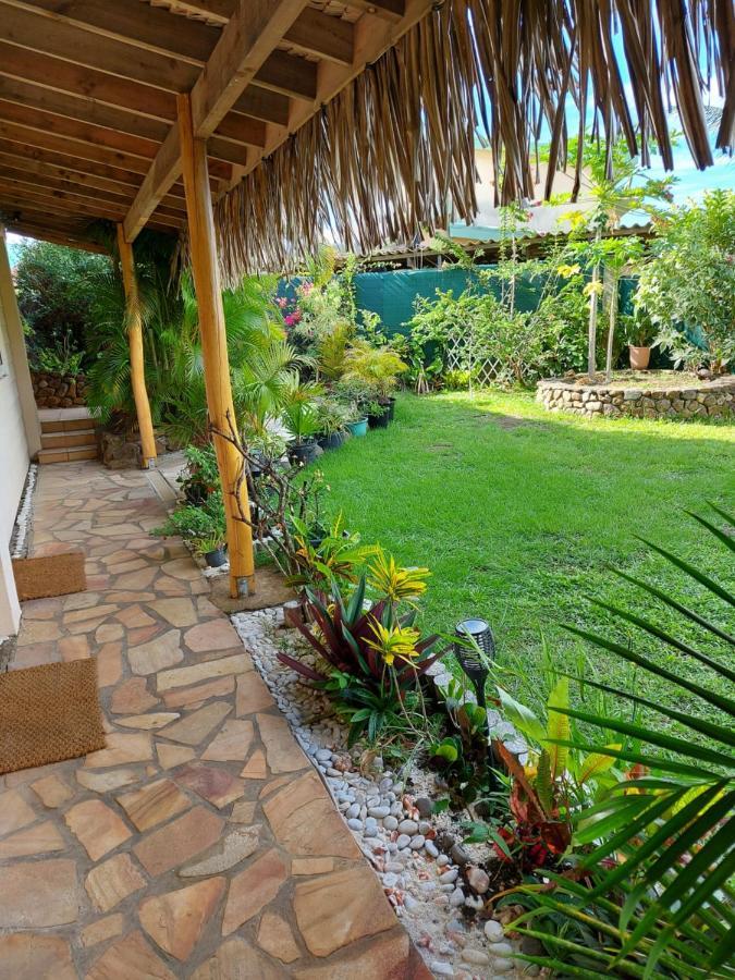 Manaeva Lodge パペーテ エクステリア 写真