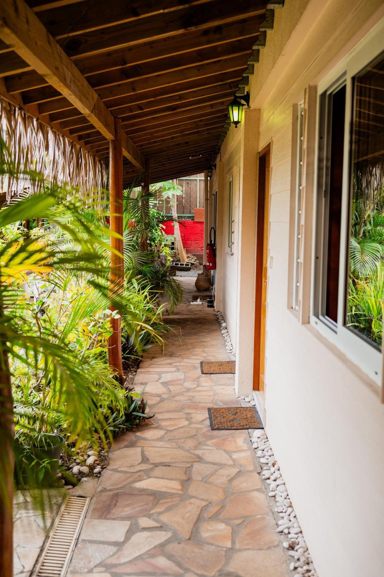 Manaeva Lodge パペーテ エクステリア 写真
